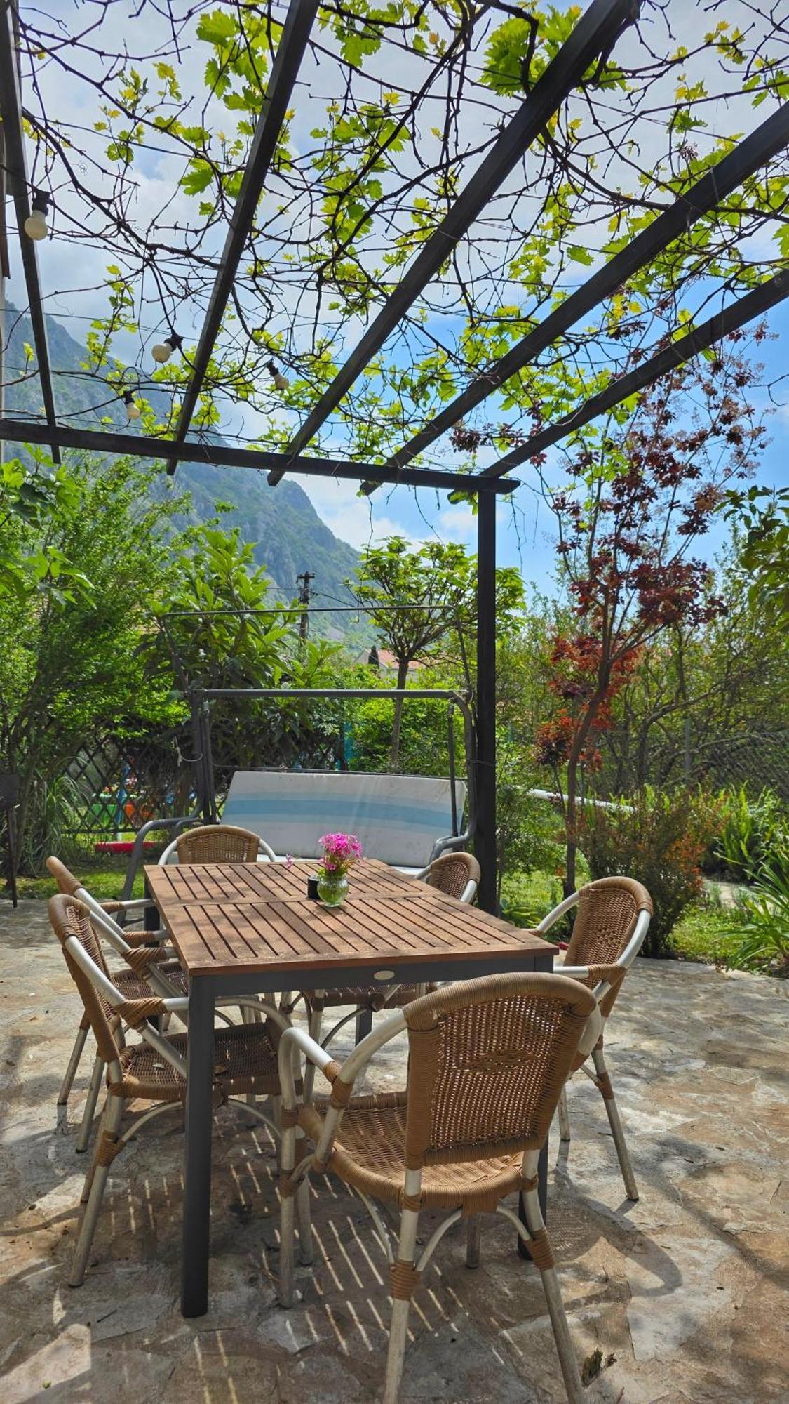 Apartment Mint&Rose Рисан Экстерьер фото